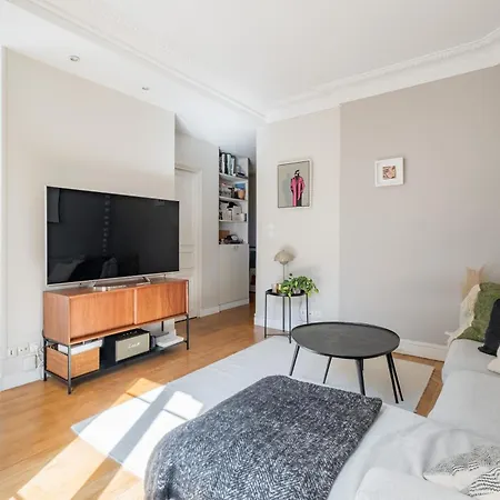 Veeve - Bright And Blissful Apartment Paris